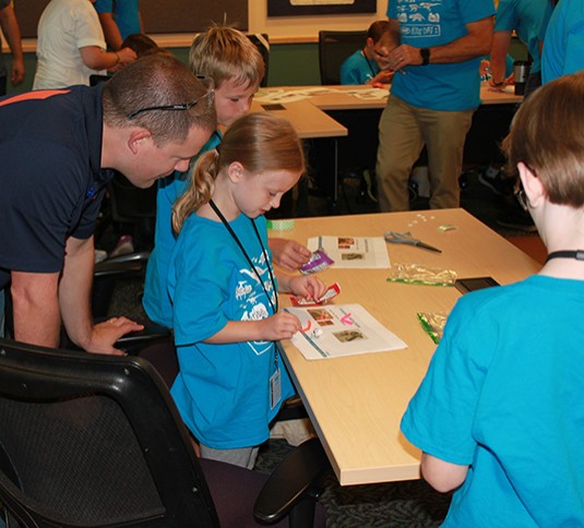 Kids making bristlebot project at Tennant Kids Day