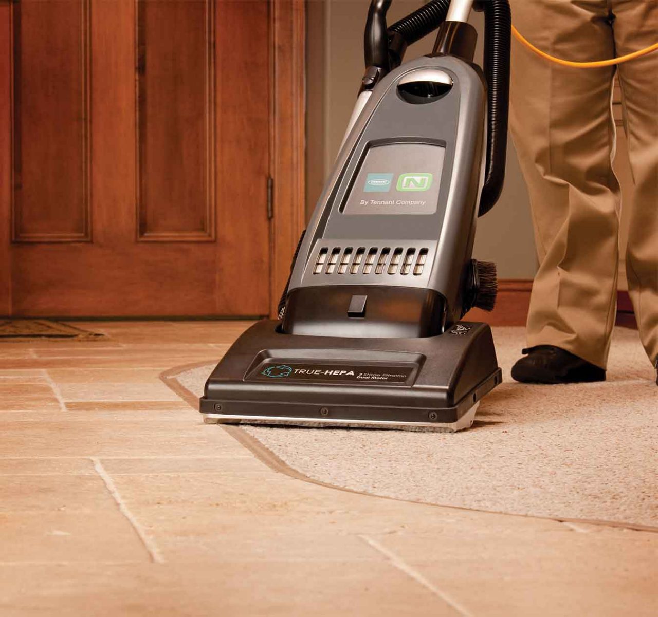 Gros plan de l’aspirateur V-DMU-14 de Nobles