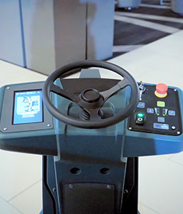 Autonome Scheuersaugmaschine der Tennant Company reinigt auf Autopilot