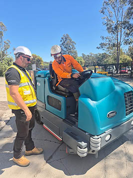 Tennant sweeper M30 in action