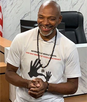 Alonzo Henley winner of CAK winner award with Tennant Company