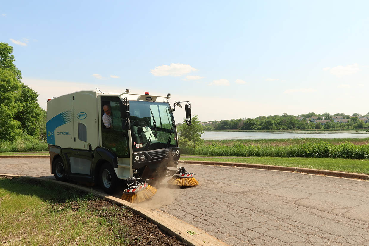 Z50 Citadel™  sweeper cleaning outdoors in autumn