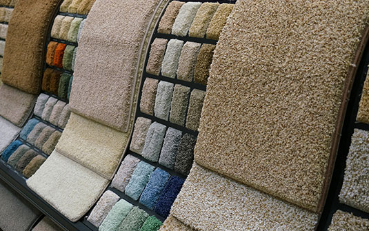 une variété de tapis par couleurs, texture et durabilité