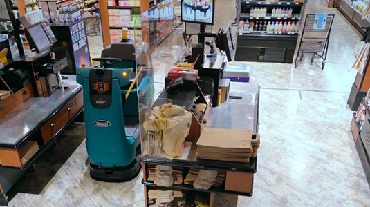 Autolaveuse robot en Tennant nettoyant une épicerie